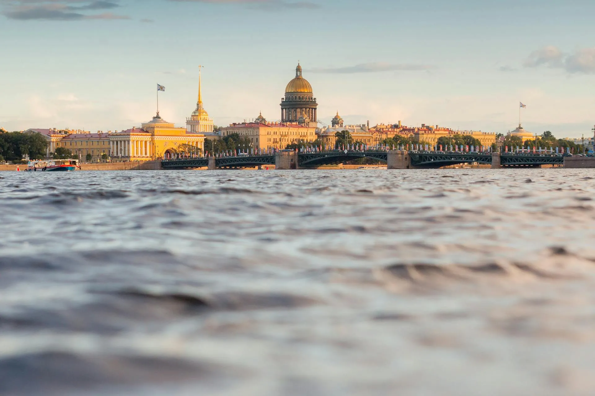 KRALİÇE: ST PETERSBURG PC (LED)