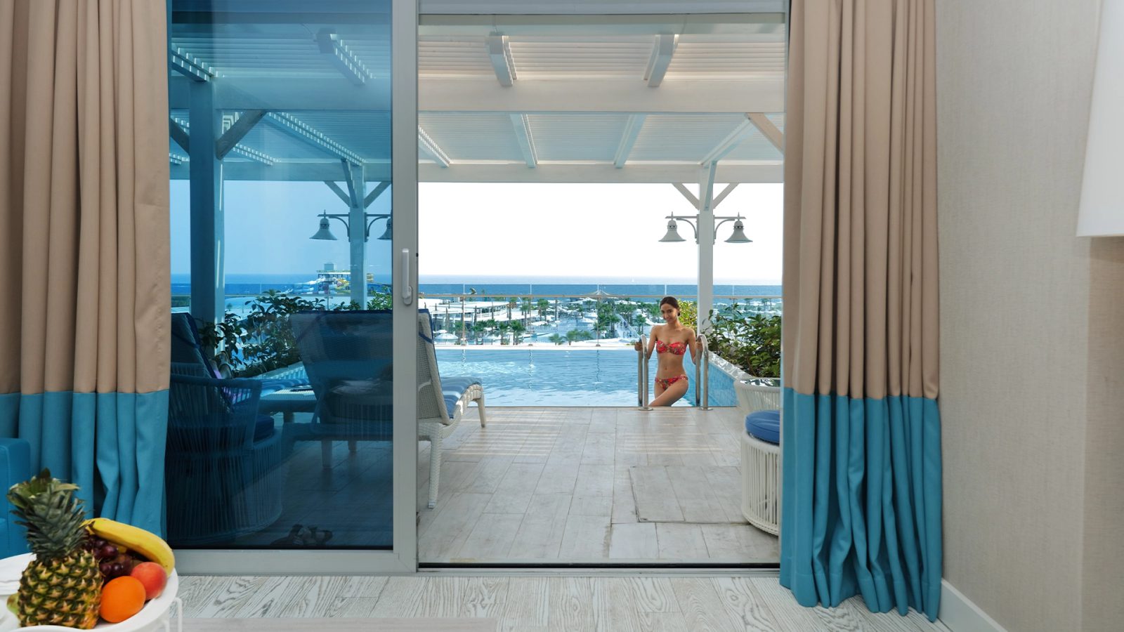 Deluxe Sueno Suit Oda Deniz Manzaralı Swim-up